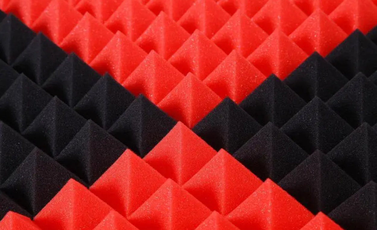 吸音產(chǎn)品中的泡沫廢料及如何通過秦風(fēng)機(jī)械進(jìn)行回收利用